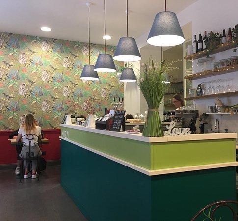 Muzzi Breakfast & Salad Bar